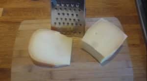 Kaas raspen voor kaasvingers