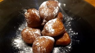 Oliebollen zelf maken bakken recept oud en en nieuw nieuwjaar oudjaar